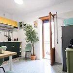 Mari & Lucio Bright Sleeps 4 Near Metro Basilica San Paolo- 4 Stops To Colosseum- Wi-fi Ac *