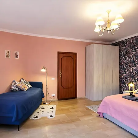 Mari & Lucio Bright Sleeps 4 Near Metro Basilica San Paolo- 4 Stops To Colosseum- Wi-fi Ac *