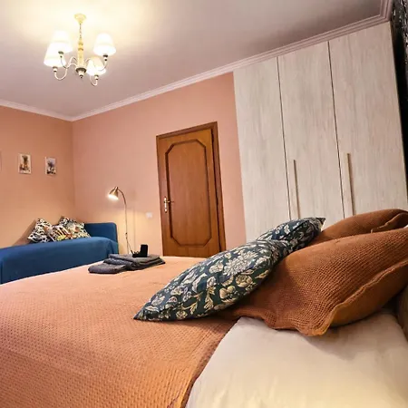 Mari & Lucio Bright Sleeps 4 Near Metro Basilica San Paolo- 4 Stops To Colosseum- Wi-fi Ac בית נופש רומא