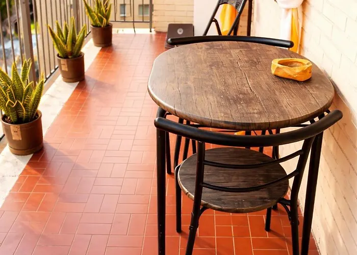 Mari & Lucio Bright Sleeps 4 Near Metro Basilica San Paolo- 4 Stops To Colosseum- Wi-fi Ac בית נופש *