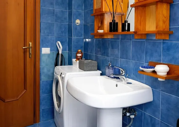 Mari & Lucio Bright Sleeps 4 Near Metro Basilica San Paolo- 4 Stops To Colosseum- Wi-fi Ac