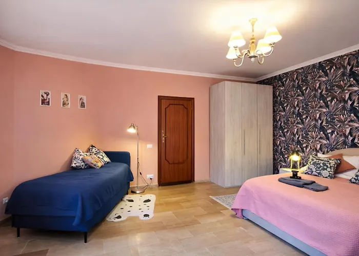 Mari & Lucio Bright Sleeps 4 Near Metro Basilica San Paolo- 4 Stops To Colosseum- Wi-fi Ac *