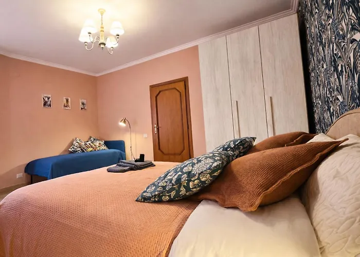 Mari & Lucio Bright Sleeps 4 Near Metro Basilica San Paolo- 4 Stops To Colosseum- Wi-fi Ac בית נופש רומא