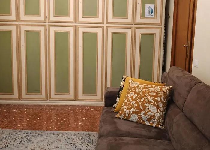 Mari & Lucio Bright Sleeps 4 Near Metro Basilica San Paolo- 4 Stops To Colosseum- Wi-fi Ac *