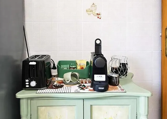 בית נופש Mari & Lucio Bright Sleeps 4 Near Metro Basilica San Paolo- 4 Stops To Colosseum- Wi-fi Ac רומא