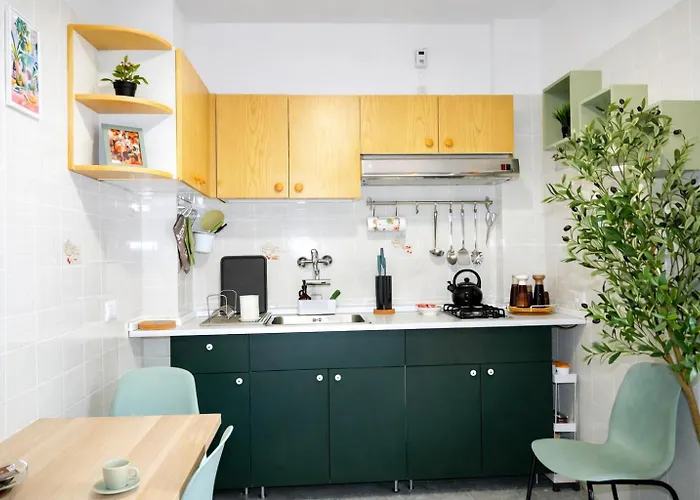 Mari & Lucio Bright Sleeps 4 Near Metro Basilica San Paolo- 4 Stops To Colosseum- Wi-fi Ac * רומא