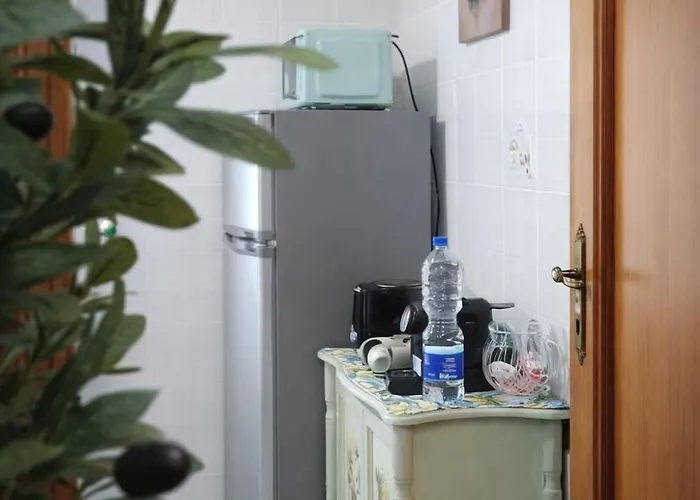בית נופש Mari & Lucio Bright Sleeps 4 Near Metro Basilica San Paolo- 4 Stops To Colosseum- Wi-fi Ac *