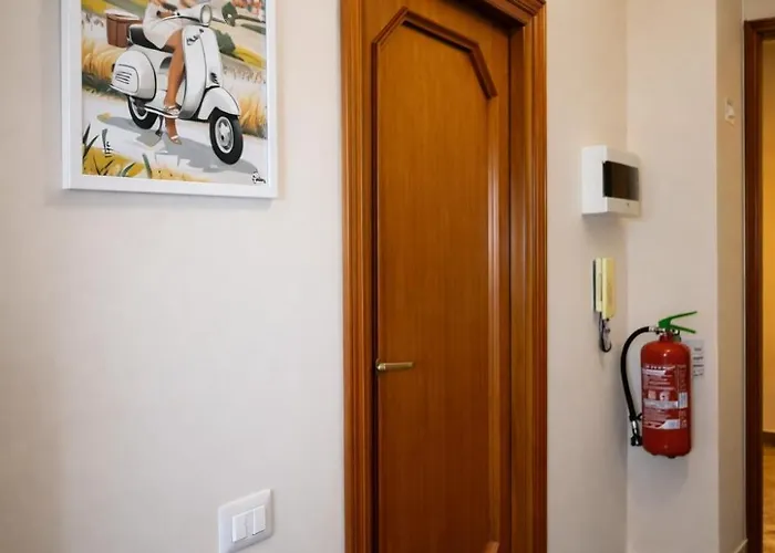 Mari & Lucio Bright Sleeps 4 Near Metro Basilica San Paolo- 4 Stops To Colosseum- Wi-fi Ac *